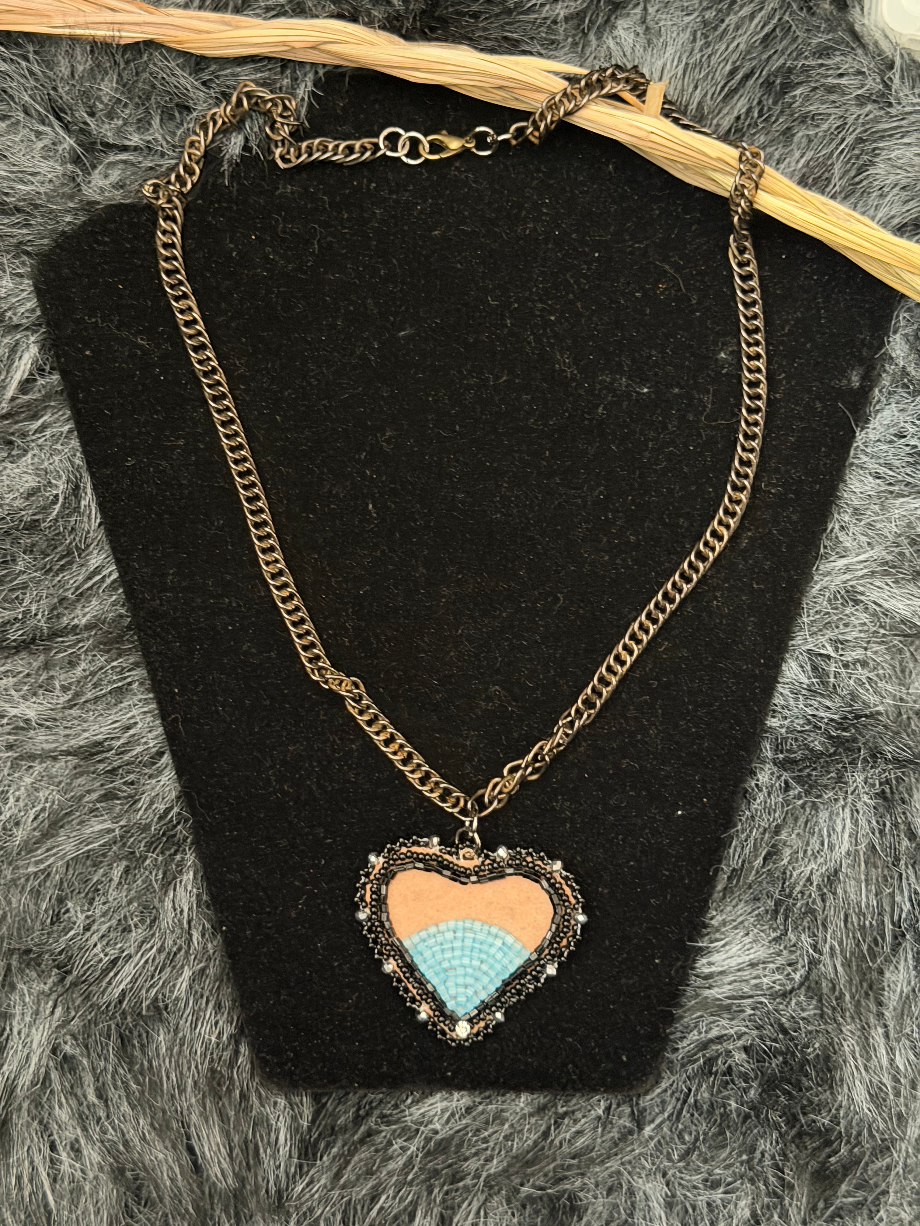 ê-wâpi-sîpihkwâk[it is bright blue] • necklace
